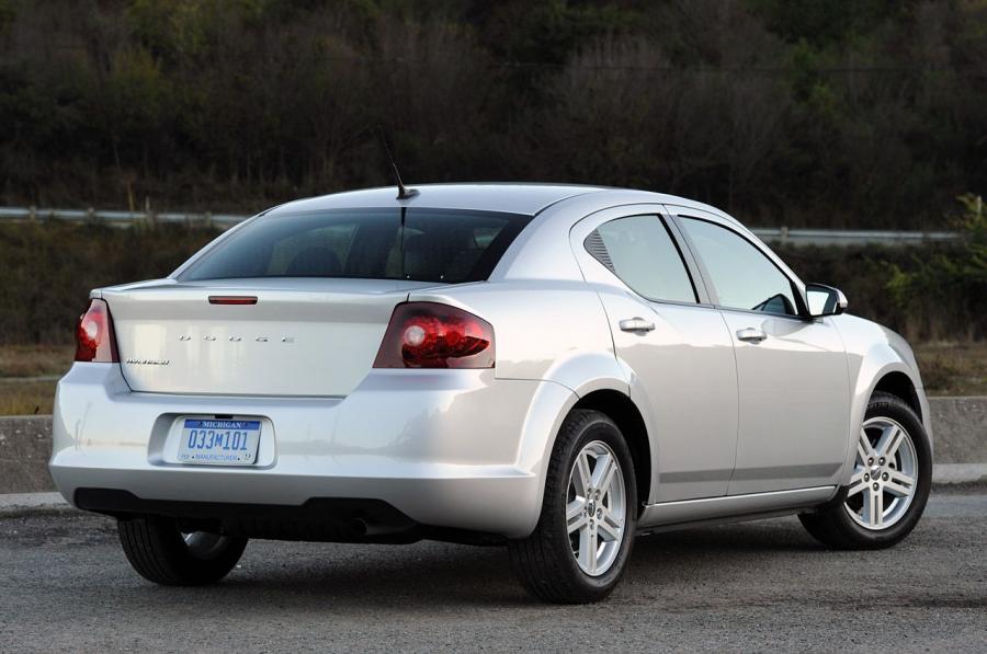  Dodge Avenger 2011 года  (фото 25 из 61)